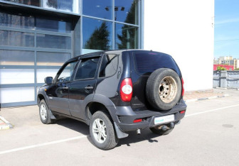 Подержанный автомобиль Chevrolet Niva 2011 года (3 фото)