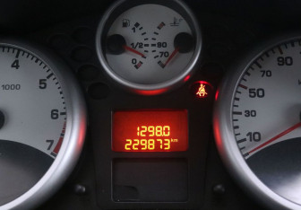 Подержанный автомобиль Peugeot 207 Hatchback 2008 года (17 фото)