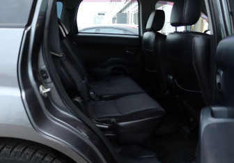 Подержанный автомобиль Peugeot 4007 2011 года (11 фото)