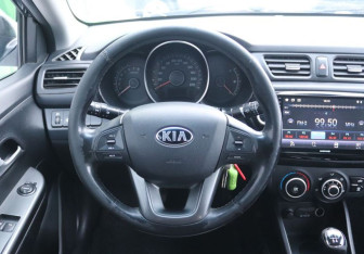 Подержанный автомобиль Kia Rio Sedan 2014 года (15 фото)