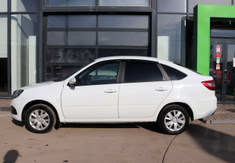 Подержанный автомобиль LADA (ВАЗ) Granta Liftback 2023 года (2 фото)