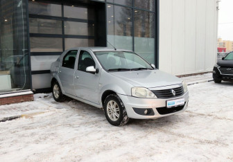 Подержанный автомобиль Renault Logan Sedan 2012 года (7 фото)