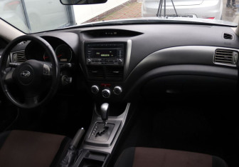 Подержанный автомобиль Subaru Impreza Hatchback 2010 года (13 фото)