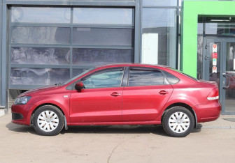 Подержанный автомобиль Volkswagen Polo Sedan 2011 года (2 фото)