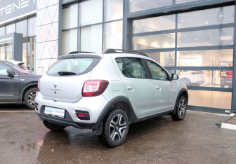 Подержанный автомобиль Renault Sandero 2019 года (5 фото)