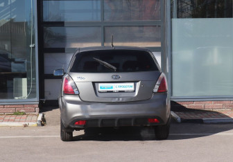 Подержанный автомобиль Kia Rio Hatchback 2011 года (4 фото)