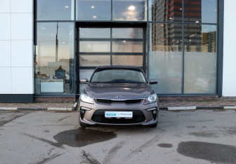 Подержанный автомобиль Kia Rio Sedan 2018 года (8 фото)