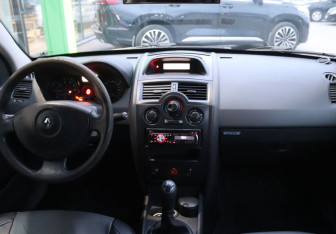 Подержанный автомобиль Renault Megane Sedan 2006 года (15 фото)