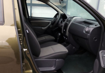 Подержанный автомобиль Renault Duster 2015 года (10 фото)