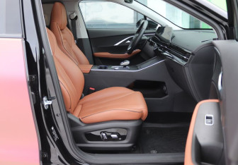 Подержанный автомобиль Omoda C5 2024 года (12 фото)