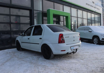 Подержанный автомобиль Renault Logan Sedan 2011 года (3 фото)