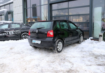 Подержанный автомобиль Volkswagen Polo Hatchback 2004 года (5 фото)
