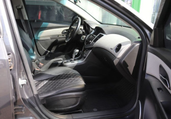 Подержанный автомобиль Chevrolet Cruze Sedan 2011 года (13 фото)