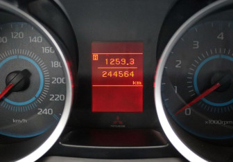 Подержанный автомобиль Mitsubishi Lancer Sedan 2008 года (14 фото)
