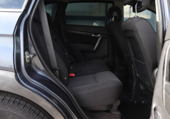 Подержанный автомобиль Chevrolet Captiva 2007 года (11 фото)