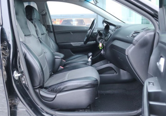 Подержанный автомобиль Kia Rio Sedan 2014 года (12 фото)