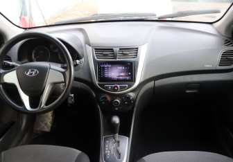 Подержанный автомобиль Hyundai Solaris Hatchback 2012 года (15 фото)