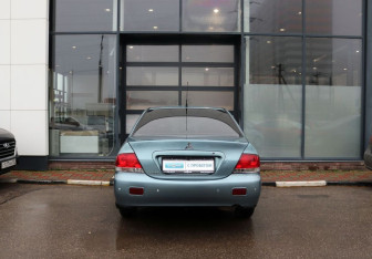 Подержанный автомобиль Mitsubishi Lancer Sedan 2006 года (4 фото)