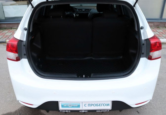 Подержанный автомобиль Kia Rio Hatchback 2016 года (11 фото)