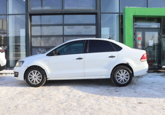 Подержанный автомобиль Volkswagen Polo Sedan 2017 года (2 фото)