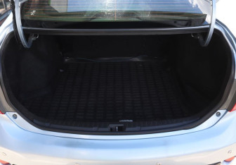 Подержанный автомобиль Toyota Corolla Sedan 2007 года (10 фото)