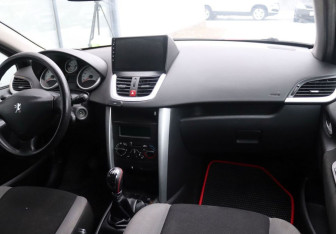 Подержанный автомобиль Peugeot 207 Hatchback 2008 года (14 фото)