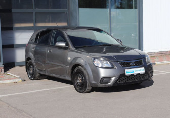 Подержанный автомобиль Kia Rio Hatchback 2011 года (7 фото)