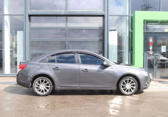 Подержанный автомобиль Chevrolet Cruze Sedan 2011 года (6 фото)