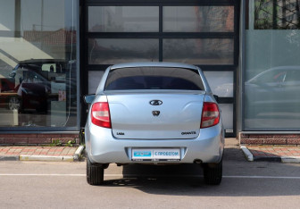 Подержанный автомобиль LADA (ВАЗ) Granta Sedan 2013 года (4 фото)