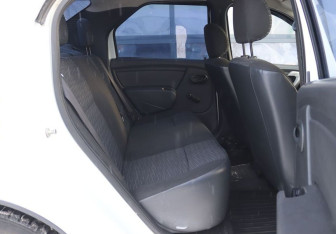 Подержанный автомобиль Renault Logan Sedan 2011 года (11 фото)