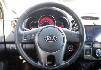 Подержанный автомобиль Kia Cerato Sedan 2011 года (13 фото)
