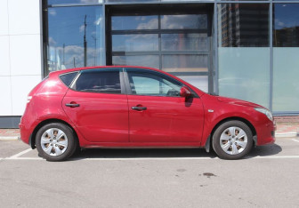 Подержанный автомобиль Hyundai i30 Hatchback 2010 года (6 фото)