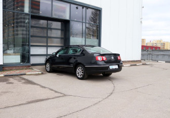 Подержанный автомобиль Volkswagen Passat Sedan 2008 года (3 фото)