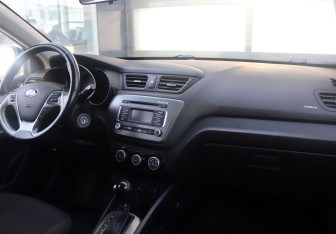 Подержанный автомобиль Kia Rio Hatchback 2016 года (14 фото)