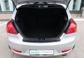 Подержанный автомобиль Kia Ceed Hatchback 2009 года (11 фото)