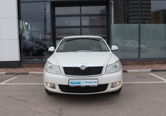 Подержанный автомобиль Skoda Octavia Wagon 2012 года (8 фото)