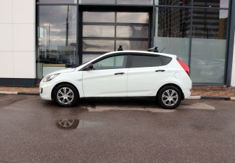 Подержанный автомобиль Hyundai Solaris Hatchback 2012 года (2 фото)