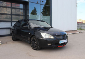 Подержанный автомобиль Mitsubishi Lancer Sedan 2004 года (7 фото)