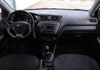 Подержанный автомобиль Kia Rio Sedan 2016 года (14 фото)