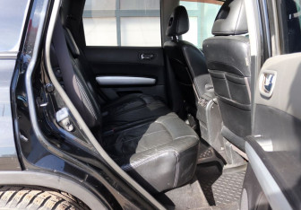 Подержанный автомобиль Nissan X-Trail 2008 года (10 фото)