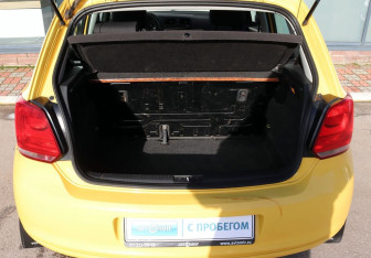 Подержанный автомобиль Volkswagen Polo Hatchback 2011 года (10 фото)