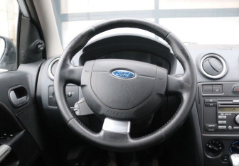 Подержанный автомобиль Ford Fusion 2007 года (15 фото)