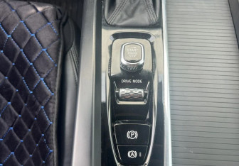 Подержанный автомобиль Volvo XC60 2018 года (17 фото)