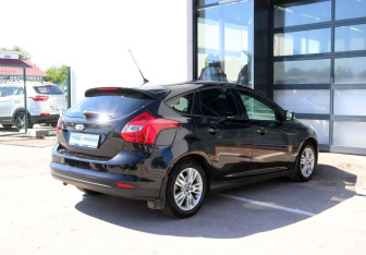 Подержанный автомобиль Ford Focus Hatchback 2013 года (7 фото)