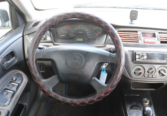 Подержанный автомобиль Mitsubishi Lancer Sedan 2004 года (15 фото)