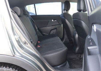 Подержанный автомобиль Kia Sportage 2011 года (12 фото)