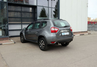 Подержанный автомобиль Nissan Terrano 2014 года (3 фото)