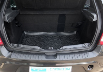 Подержанный автомобиль Renault Sandero 2010 года (15 фото)