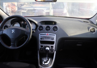 Подержанный автомобиль Peugeot 308 Hatchback 2008 года (14 фото)