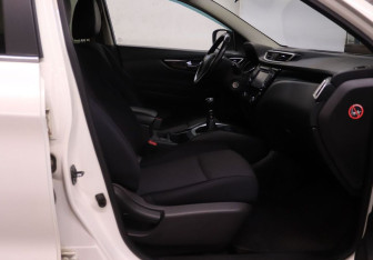 Подержанный автомобиль Nissan Qashqai 2017 года (13 фото)